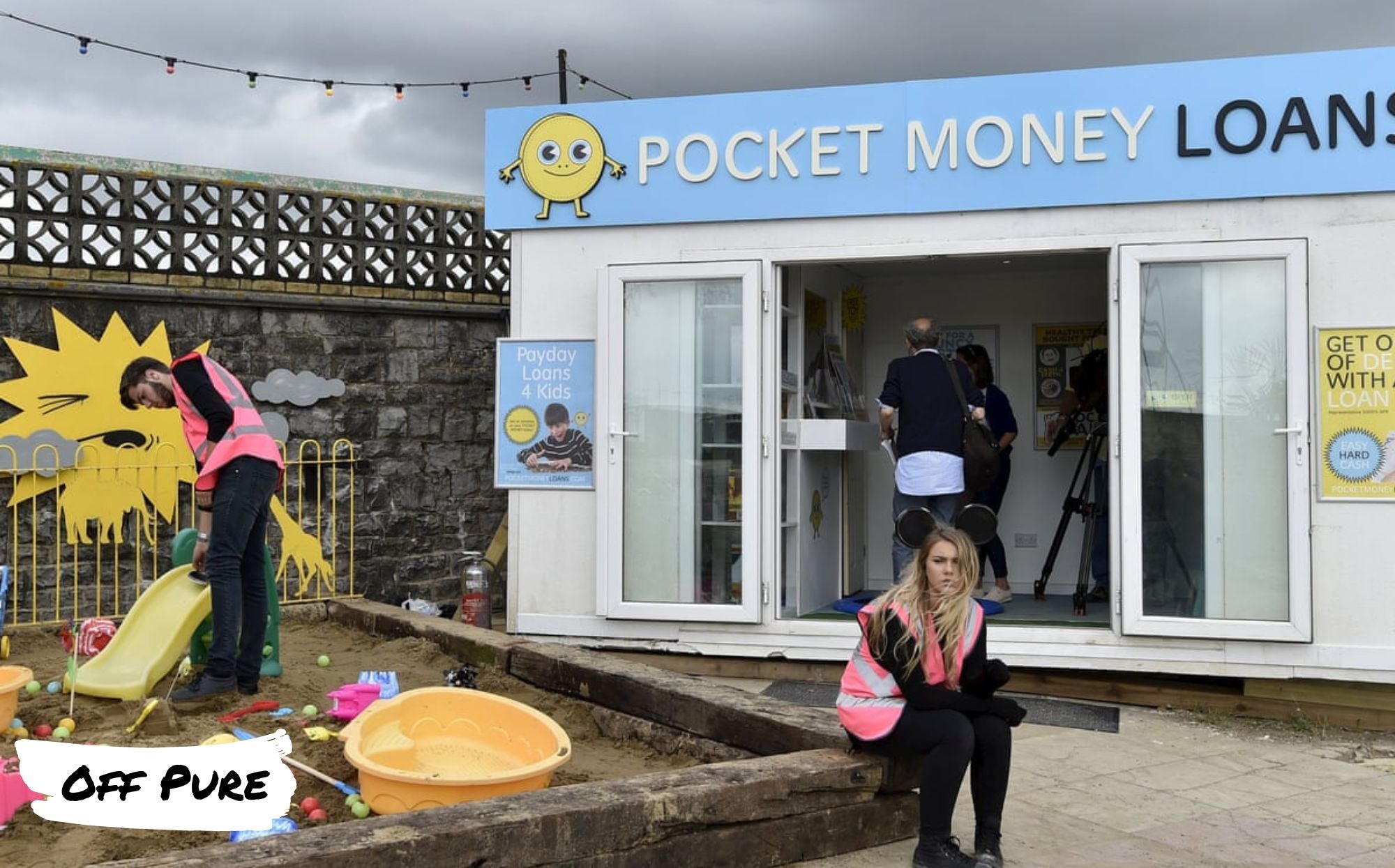 bac-a-sable-usurier-banksy-dismaland