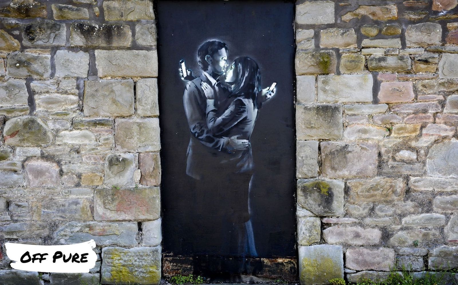 L’histoire complète de l’œuvre « Banksy Mobile Lovers »